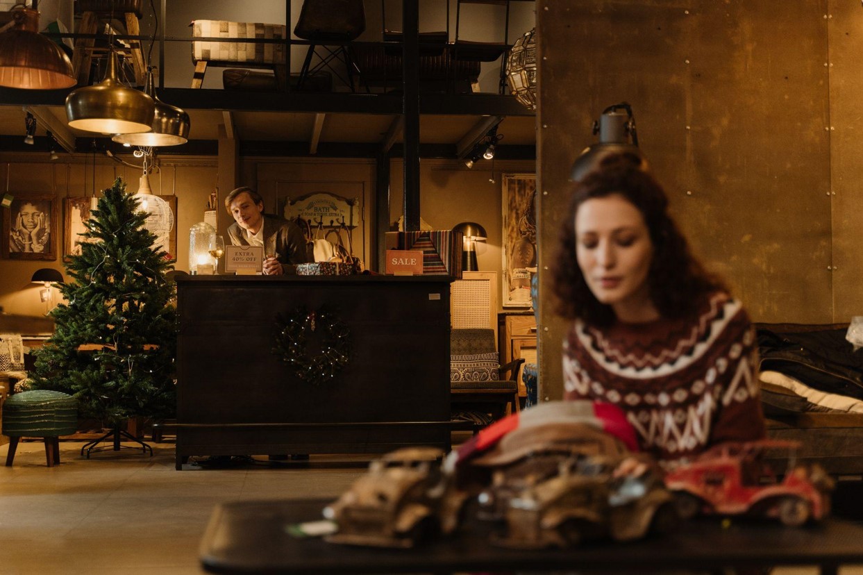 Transform Your Holidays with Christmas Garlands